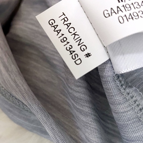 Reebok Girls Spacedye V-Neck Graphic Print “Love More Than Ever” Tee In Grey NEW - Picture 11 of 11